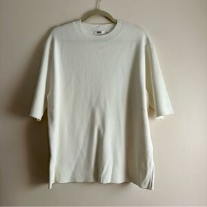 Uniqlo •‎ Half Sleeve Knitted T-Shirt in Off White